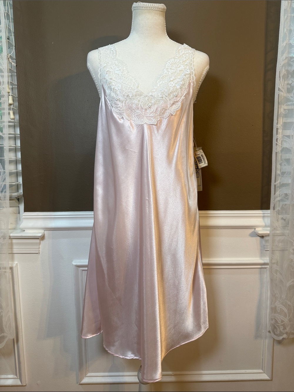 Vintage Appel Sleepwear Pink‎ Satin Lace Nightgown Deadstock M